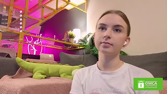 Snapshot of FlexiPixie chatting on 11/13/25, 05:50 FlexiPixie online show from 11/13/25, 05:50