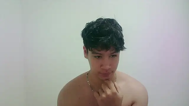 Snapshot of zeus_181 chatting on 04/30/26, 01:01 zeus 181 online show from 04/30/26, 01:01