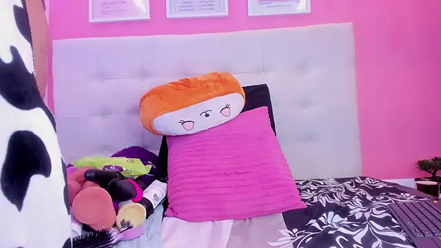 Snapshot of Willow_Wright chatting on 02/25/26, 02:05 Willow Wright online show from 02/25/26, 02:05