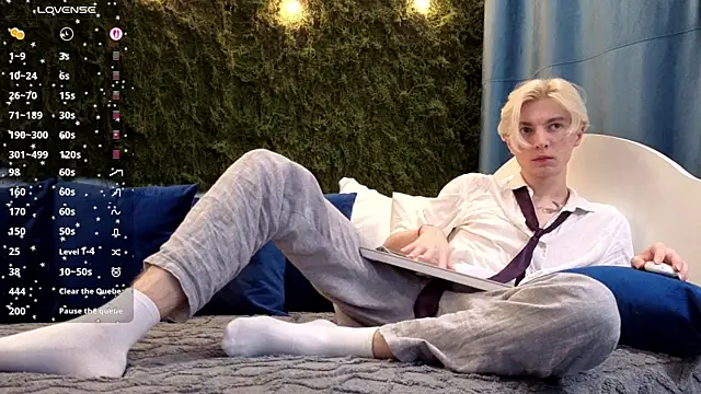 fiachand online show from 11/21/25, 09:13