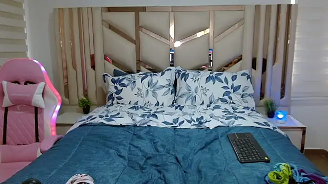 violett star1 online show from 11/27/25, 04:53