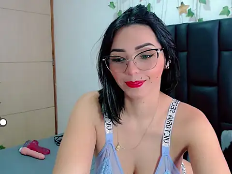 sara arias00 online show from 09/15/25, 02:39