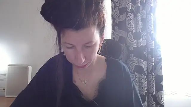 RosieHayes online show from 11/26/25, 08:37