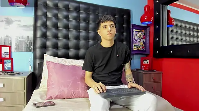 Matteo12  online show from 10/05/25, 04:00