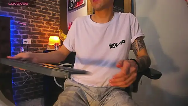 Matteo12  online show from 10/06/25, 02:42