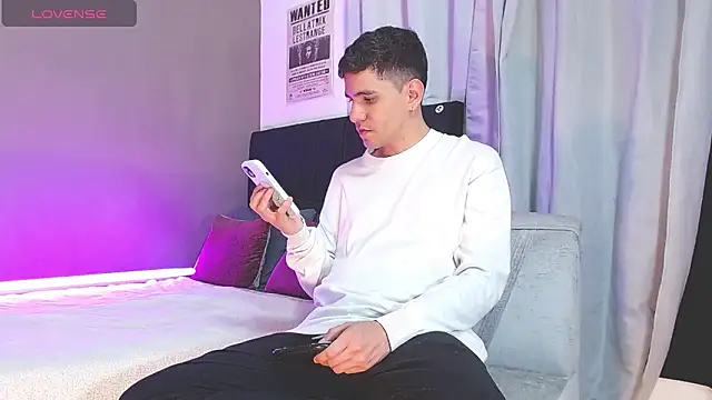 Matteo12  online show from 11/11/25, 11:49