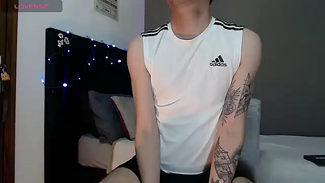 Matteo12  online show from 12/17/25, 04:51