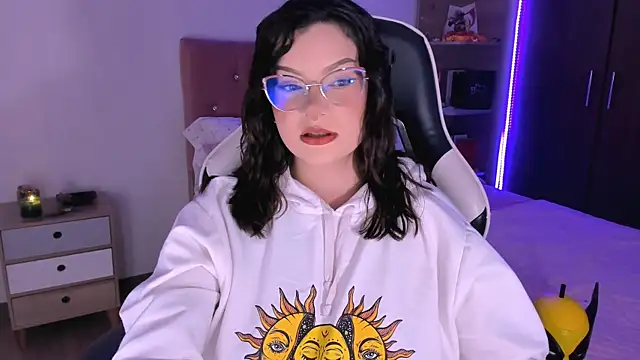 OphelianaRose33 online show from 09/29/25, 08:24