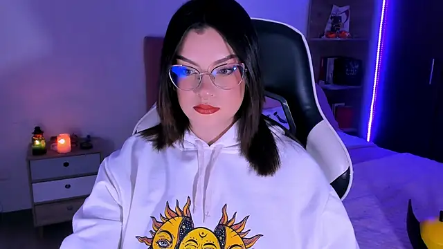 OphelianaRose33 online show from 10/28/25, 10:56