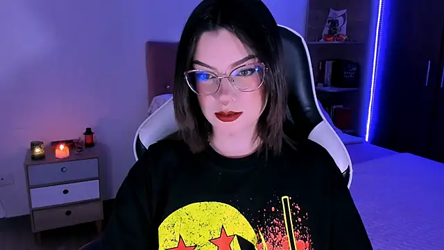 OphelianaRose33 online show from 11/02/25, 09:06