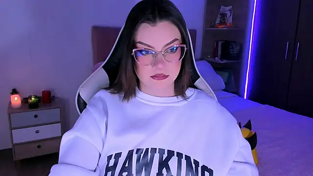 OphelianaRose33 online show from 11/17/25, 08:03