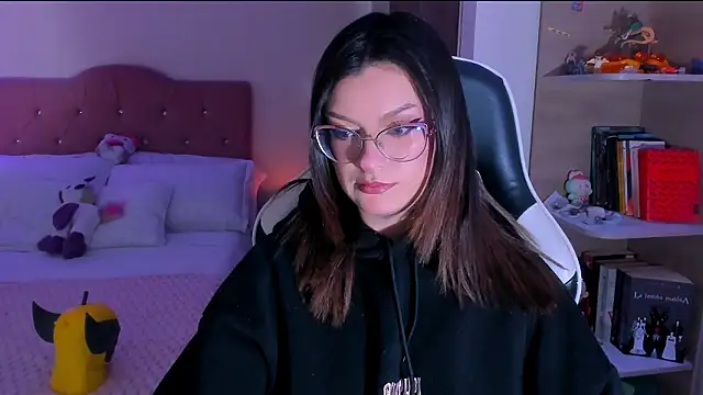 OphelianaRose33 online show from 02/16/26, 07:43