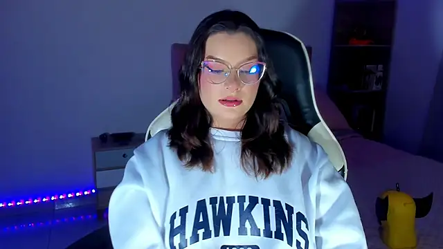 OphelianaRose33 online show from 04/28/26, 02:27