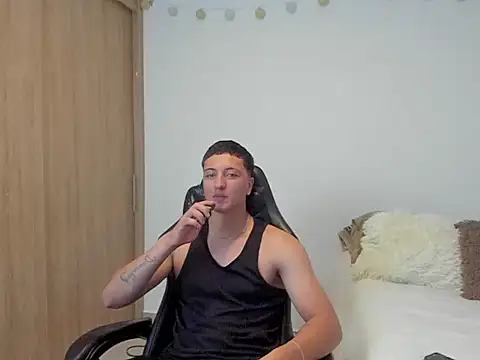 Snapshot of broly_becker chatting on 11/07/25, 01:38 broly becker online show from 11/07/25, 01:38