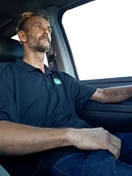 Snapshot of Hungwell1515 chatting on 05/18/26, 10:54 Hungwell1515 online show from 05/18/26, 10:54