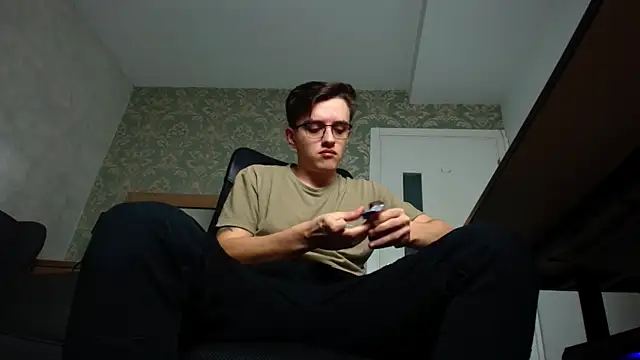 Snapshot of FelixStarkk chatting on 10/24/25, 04:20 FelixStarkk online show from 10/24/25, 04:20