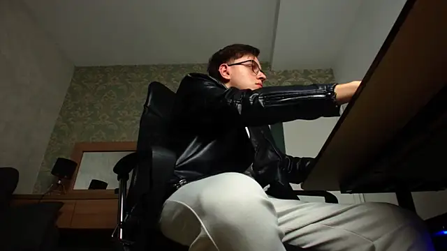 Snapshot of FelixStarkk chatting on 10/26/25, 05:02 FelixStarkk online show from 10/26/25, 05:02