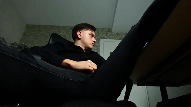 Snapshot of FelixStarkk chatting on 10/28/25, 05:11 FelixStarkk online show from 10/28/25, 05:11