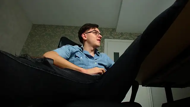 Snapshot of FelixStarkk chatting on 10/29/25, 05:10 FelixStarkk online show from 10/29/25, 05:10