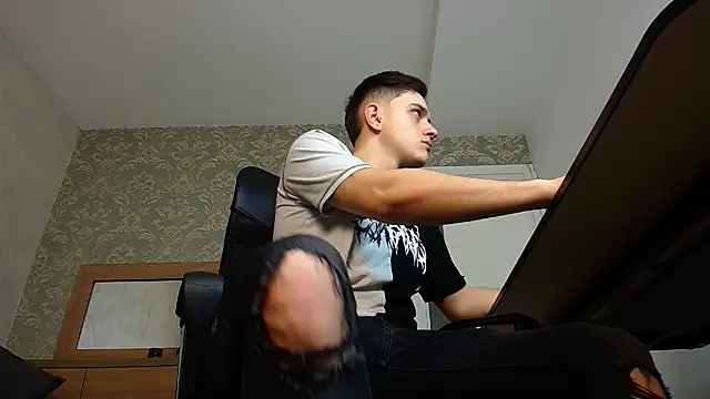 Snapshot of FelixStarkk chatting on 11/26/25, 04:57 FelixStarkk online show from 11/26/25, 04:57