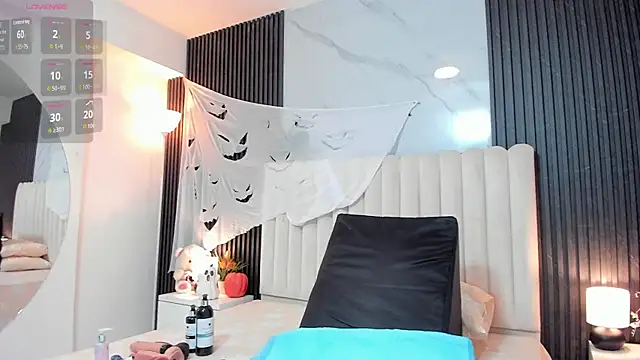 Samantha Claus online show from 10/31/25, 04:13