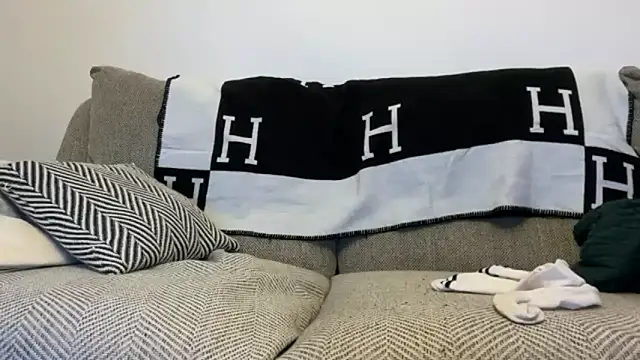 That English Rose  online show from 10/20/25, 05:41