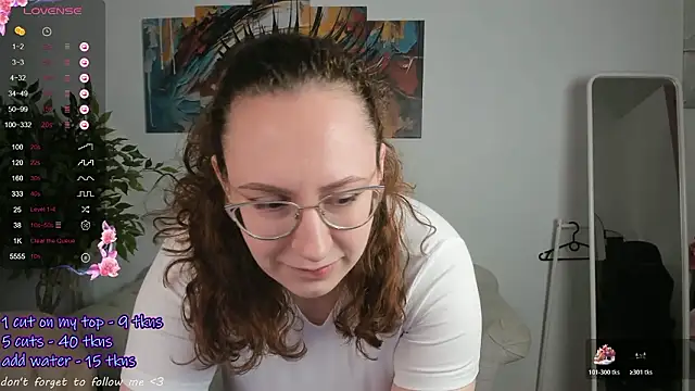 Snapshot of ellie_coy_ chatting on 02/02/26, 01:43 ellie coy online show from 02/02/26, 01:43