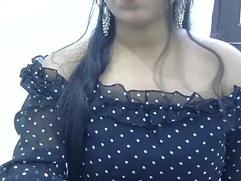 Snapshot of LIYO_ chatting on 09/11/25, 07:30 LIYO online show from 09/11/25, 07:30