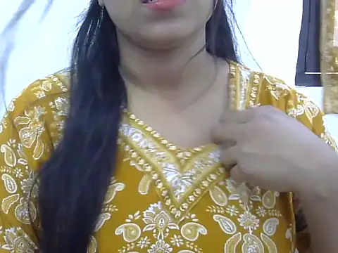 Snapshot of LIYO_ chatting on 09/23/25, 06:05 LIYO online show from 09/23/25, 06:05