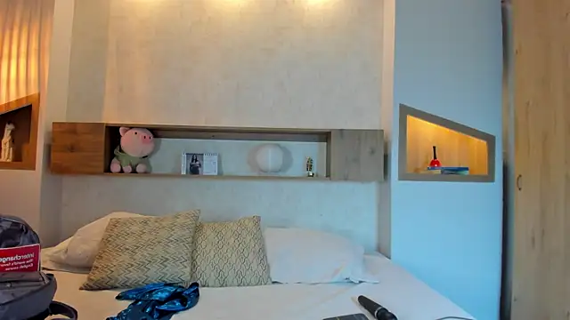 Snapshot of Emilly_Beaumont chatting on 02/25/26, 01:43 Emilly Beaumont online show from 02/25/26, 01:43