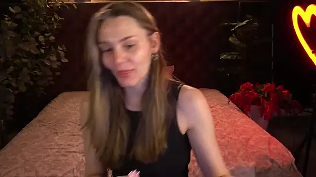 Snapshot of DiamondGoldie chatting on 06/08/26, 07:03 DiamondGoldie online show from 06/08/26, 07:03