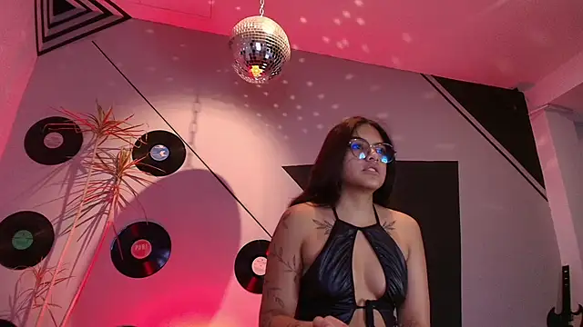 Lilith and Khloe online show from 11/05/25, 11:21