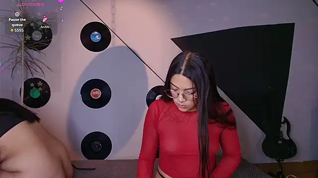 Lilith and Khloe online show from 11/28/25, 11:24