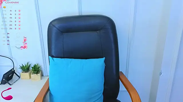 Kuro Ren online show from 10/13/25, 12:38