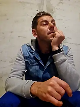 Alex-andru88 online show from 10/21/25, 03:40