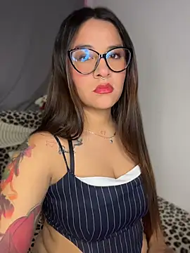 Snapshot of Linda_Bellucci chatting on 07/10/26, 04:17 Linda Bellucci online show from 07/10/26, 04:17