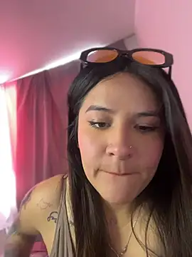 Snapshot of Linda_Bellucci chatting on 07/21/26, 03:36 Linda Bellucci online show from 07/21/26, 03:36