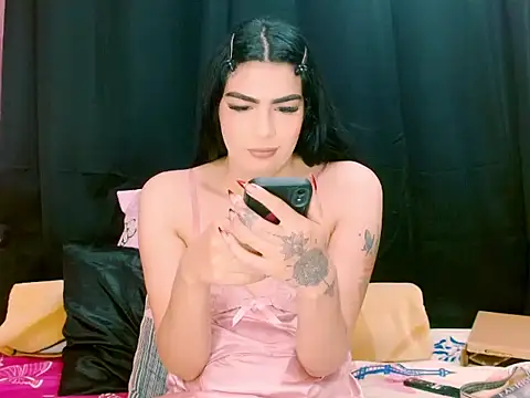 Snapshot of _crystal23_ chatting on 09/14/25, 05:06  crystal23  online show from 09/14/25, 05:06