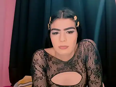 Snapshot of _crystal23_ chatting on 09/30/25, 11:32  crystal23  online show from 09/30/25, 11:32