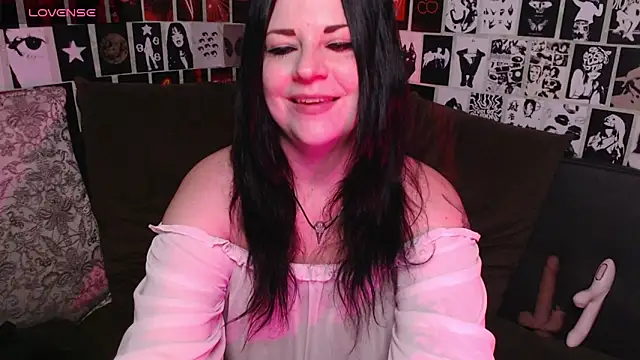 Snapshot of Kvopa chatting on 10/23/25, 12:10 Kvopa online show from 10/23/25, 12:10