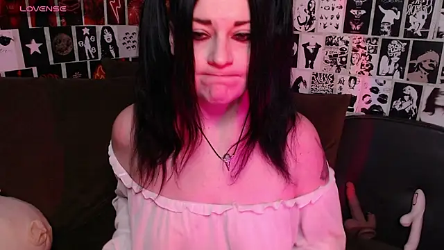 Snapshot of Kvopa chatting on 10/29/25, 10:00 Kvopa online show from 10/29/25, 10:00