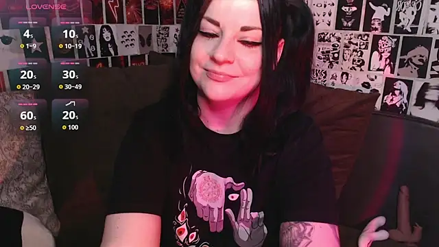 Snapshot of Kvopa chatting on 11/23/25, 11:48 Kvopa online show from 11/23/25, 11:48