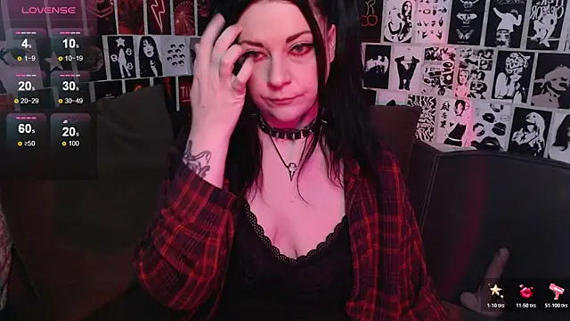 Snapshot of Kvopa chatting on 12/16/25, 10:04 Kvopa online show from 12/16/25, 10:04