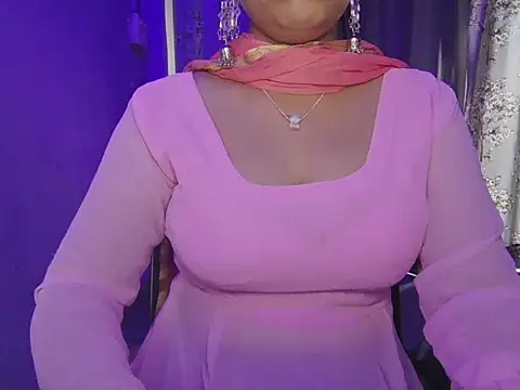 Naina 007 online show from 10/28/25, 10:19