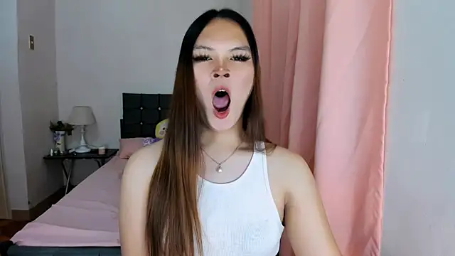 Snapshot of ameliamaureen chatting on 10/27/25, 02:32 ameliamaureen online show from 10/27/25, 02:32