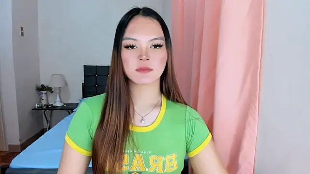 Snapshot of ameliamaureen chatting on 11/08/25, 02:45 ameliamaureen online show from 11/08/25, 02:45