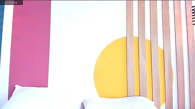 Snapshot of SashaGreyy_ chatting on 12/17/25, 09:43 SashaGreyy online show from 12/17/25, 09:43