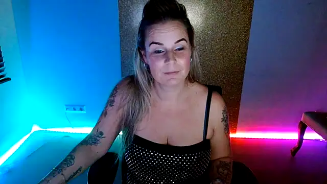 Mrs-Aurora online show from 12/04/25, 07:33