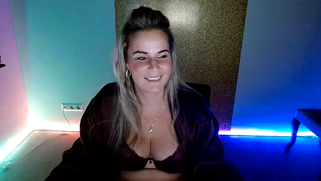 Mrs-Aurora online show from 12/16/25, 09:09