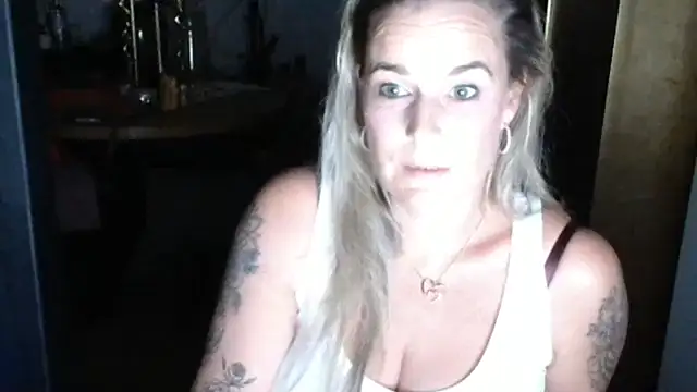 Mrs-Aurora online show from 04/15/26, 08:31